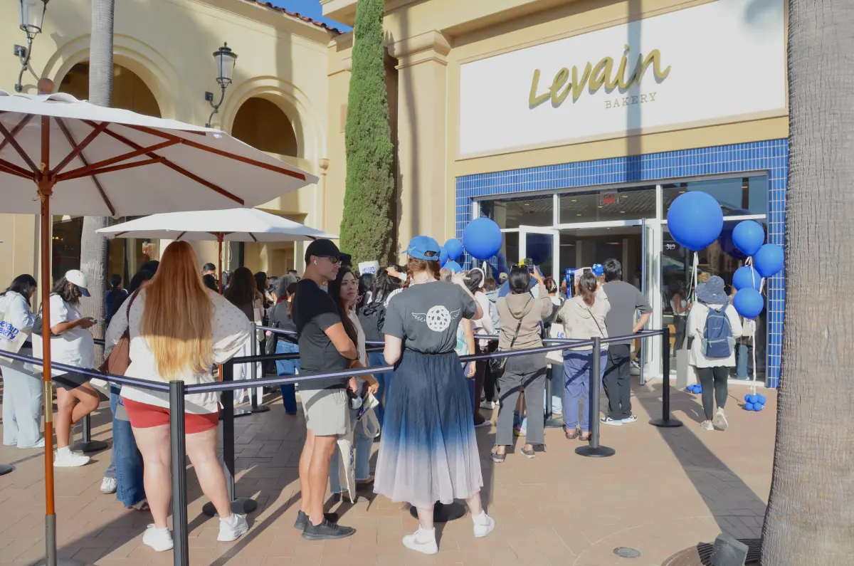 Hundreds line up as Levain Bakery brings its massive cookies to Fashion Island